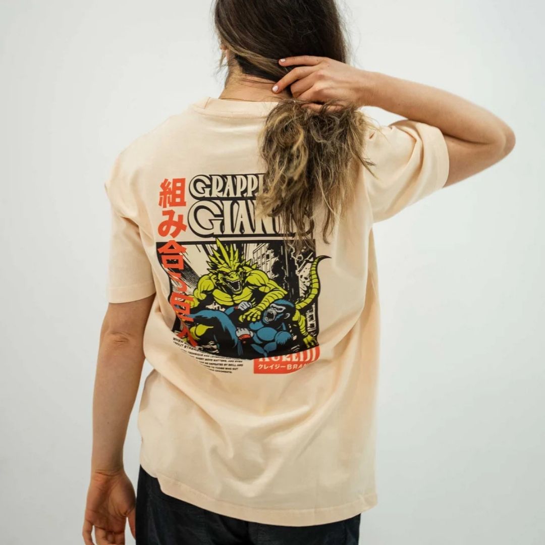 Back view of Kureiji T-Shirt Gigante when worn