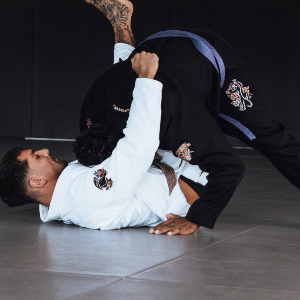 Precision Fit and Comfort: Hooks Pantera Negra BJJ GI - White
