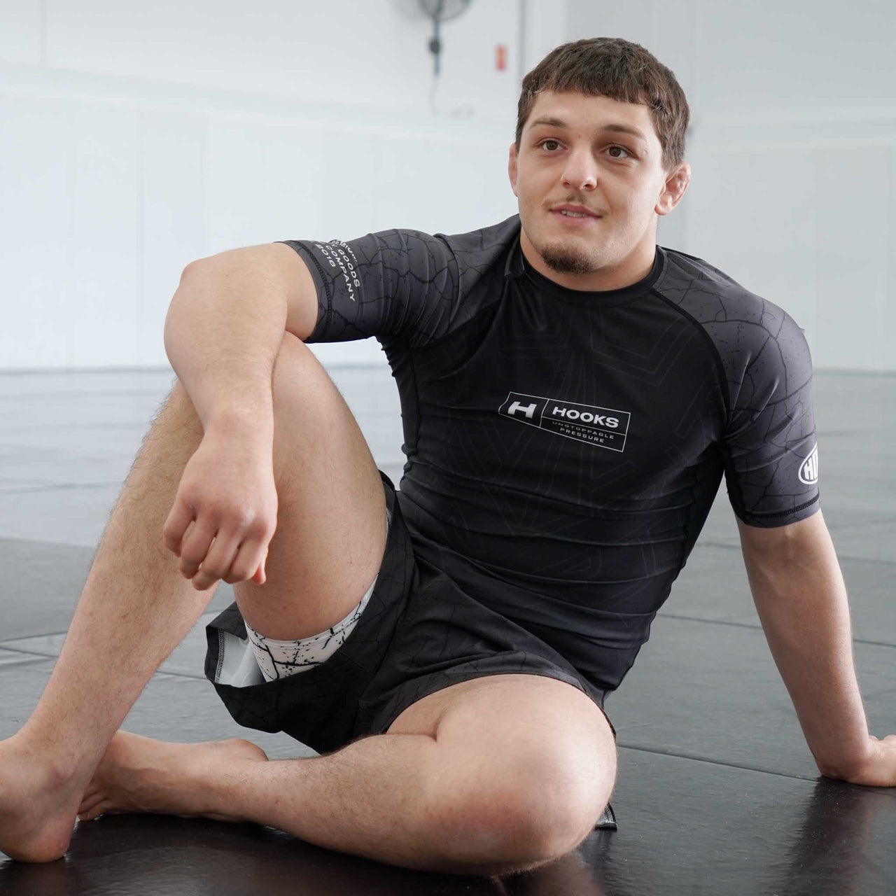 Hooks Short Sleeve Rash Guard - Bedrock
