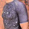 Battle - Kureijī x Half Sumo Collective Collab - Short Sleeve Rashguard