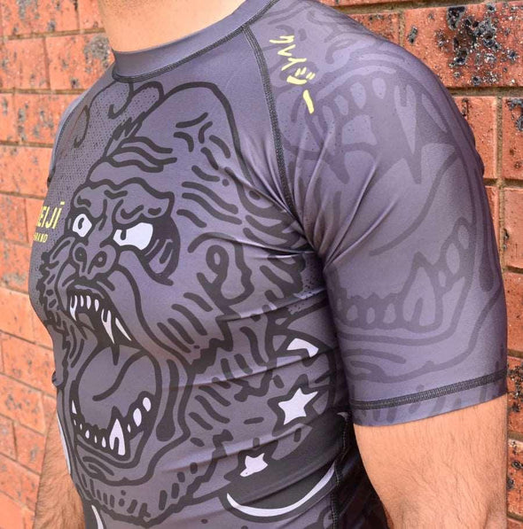 Battle - Kureijī x Half Sumo Collective Collab - Short Sleeve Rashguard