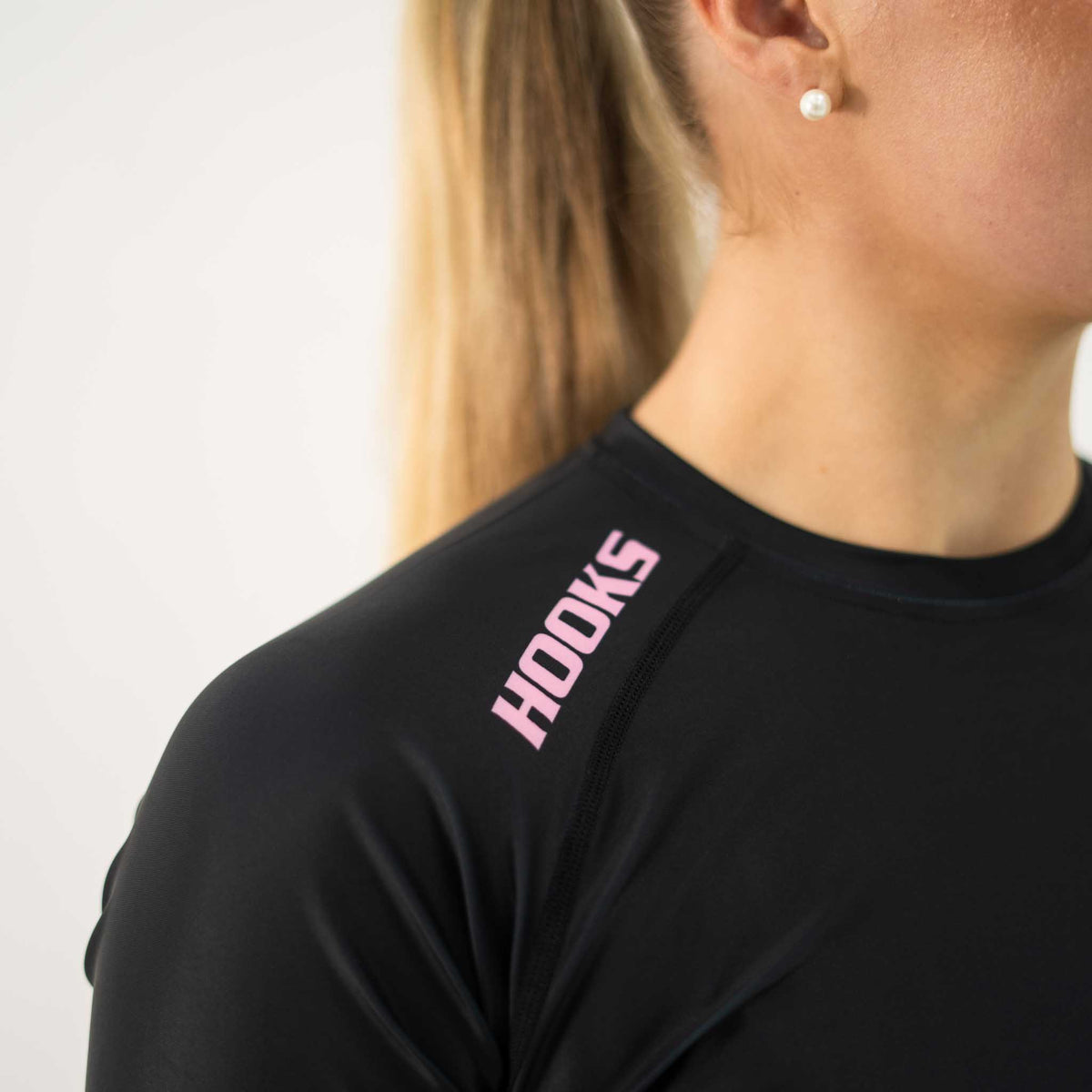 Hooks Women's Short Sleeve Rash Guard - Rose Noir - 4