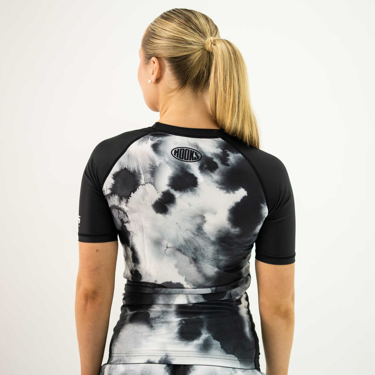 Hooks Women's Short Sleeve Rash Guard - Black Mist - 3