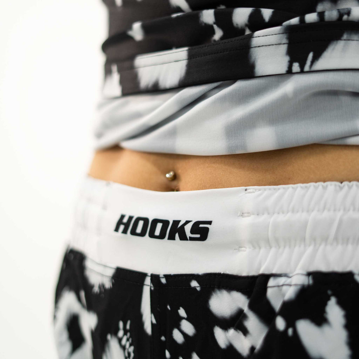 Hooks Women's Short Sleeve Rash Guard - Prowl - 4