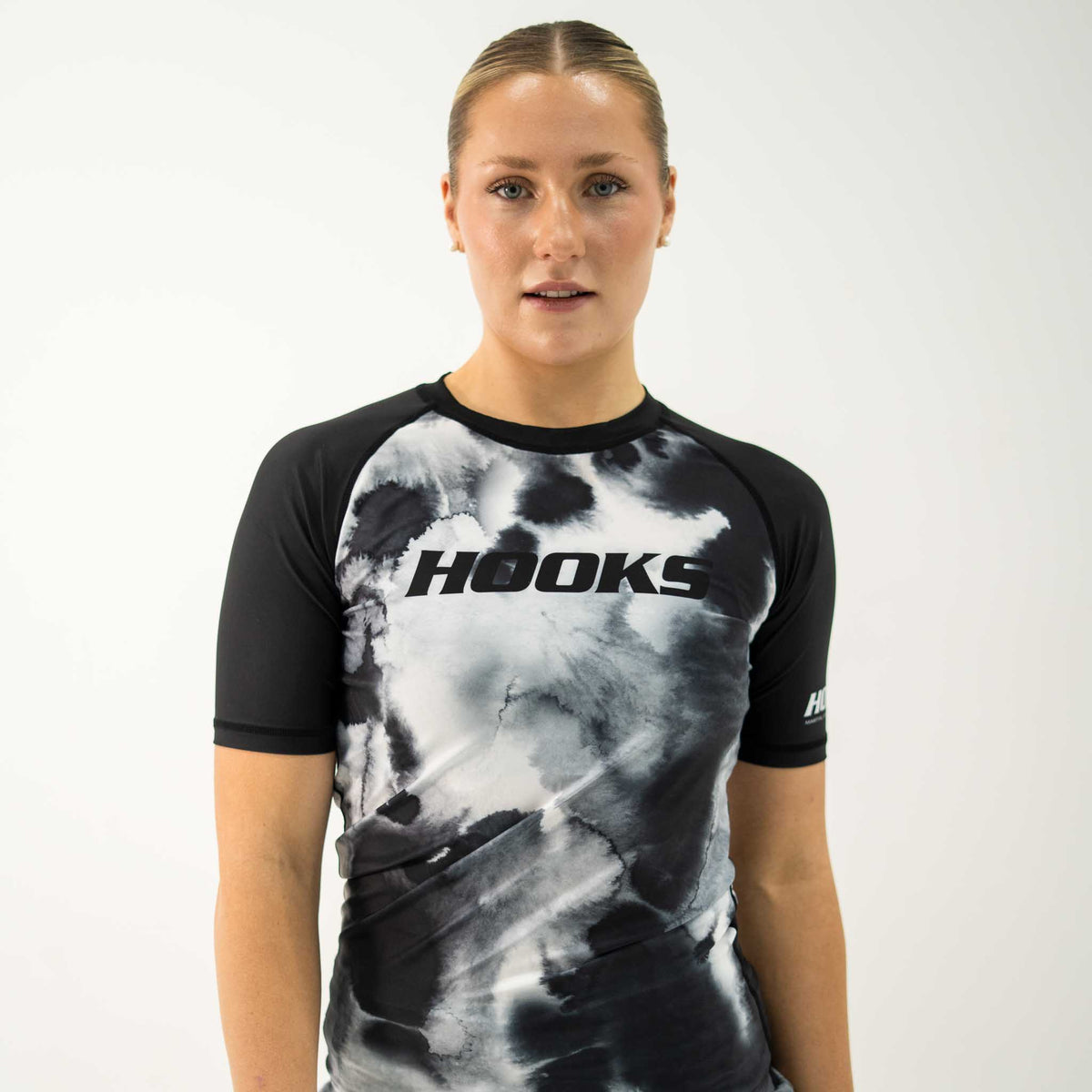 Hooks Women's Short Sleeve Rash Guard - Black Mist - 4
