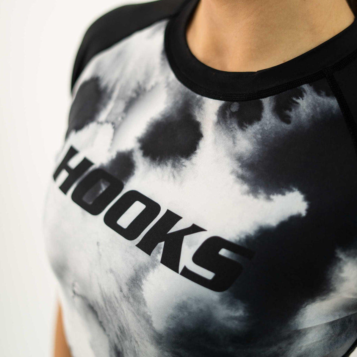 Hooks Women's Short Sleeve Rash Guard - Black Mist - 2