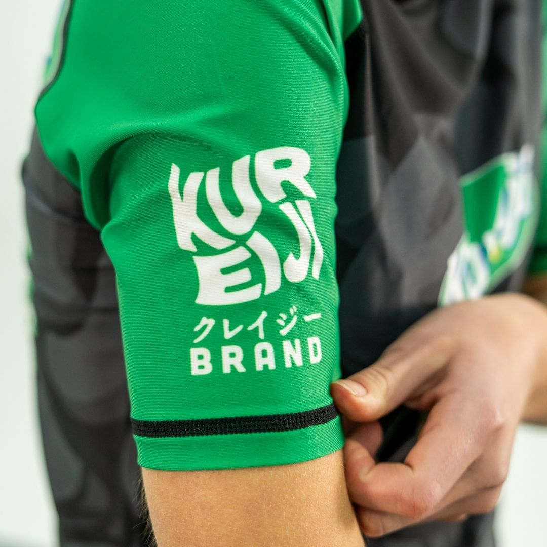 Sleeve detail of Kureiji Short Sleeve BJJ Rashguard Twistied Fingers Chicken