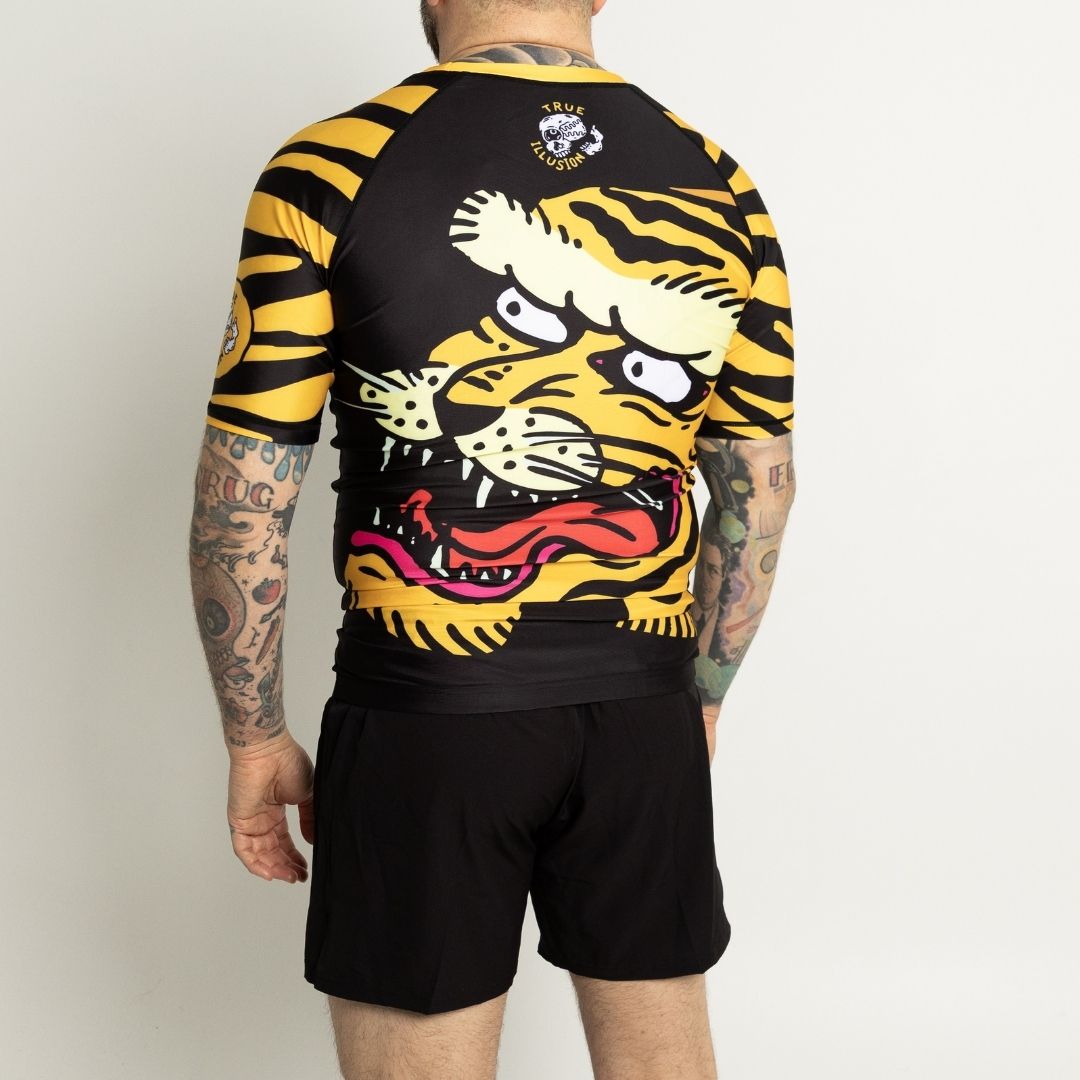 true illusion bjj rash guard when worn back view